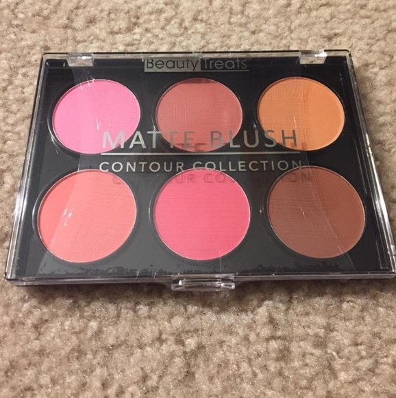 Matte Blush Contour Collection. - Picture 3 of 3